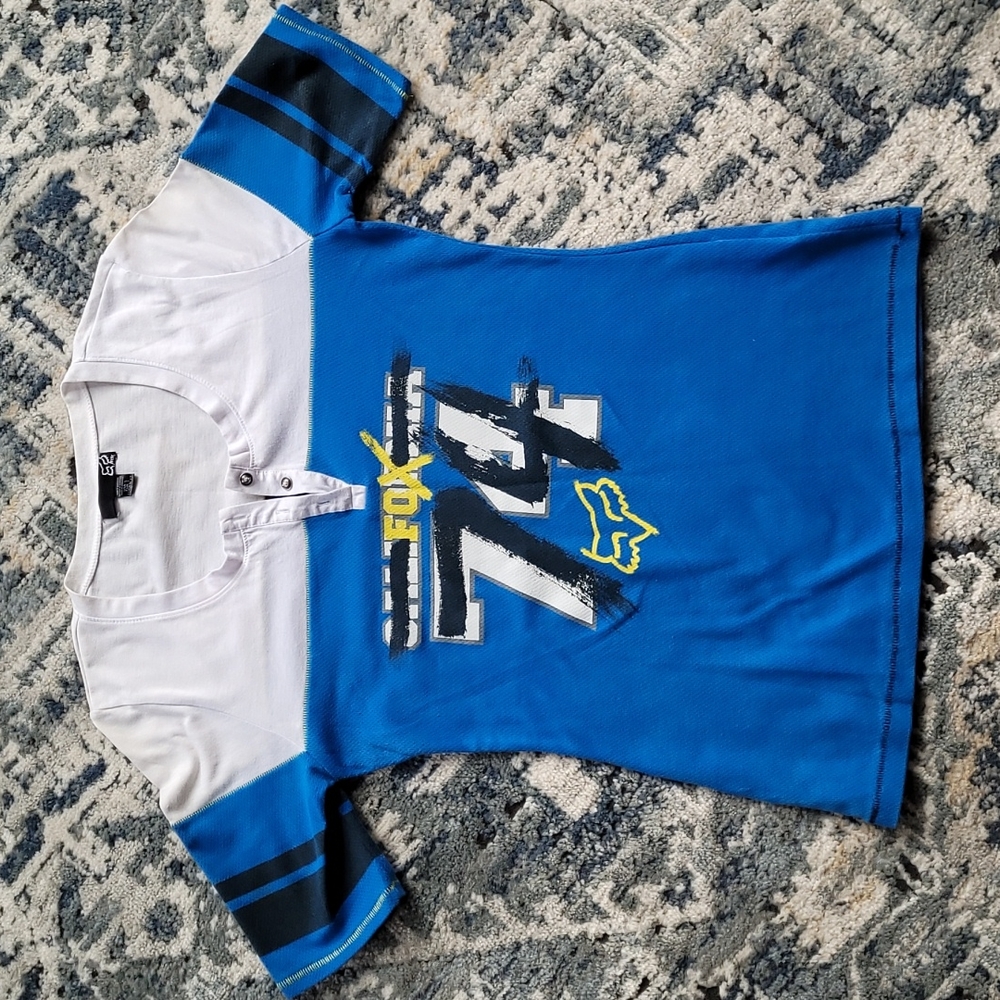Fox Women's large t-shirt. Blue and white in color. True to size.